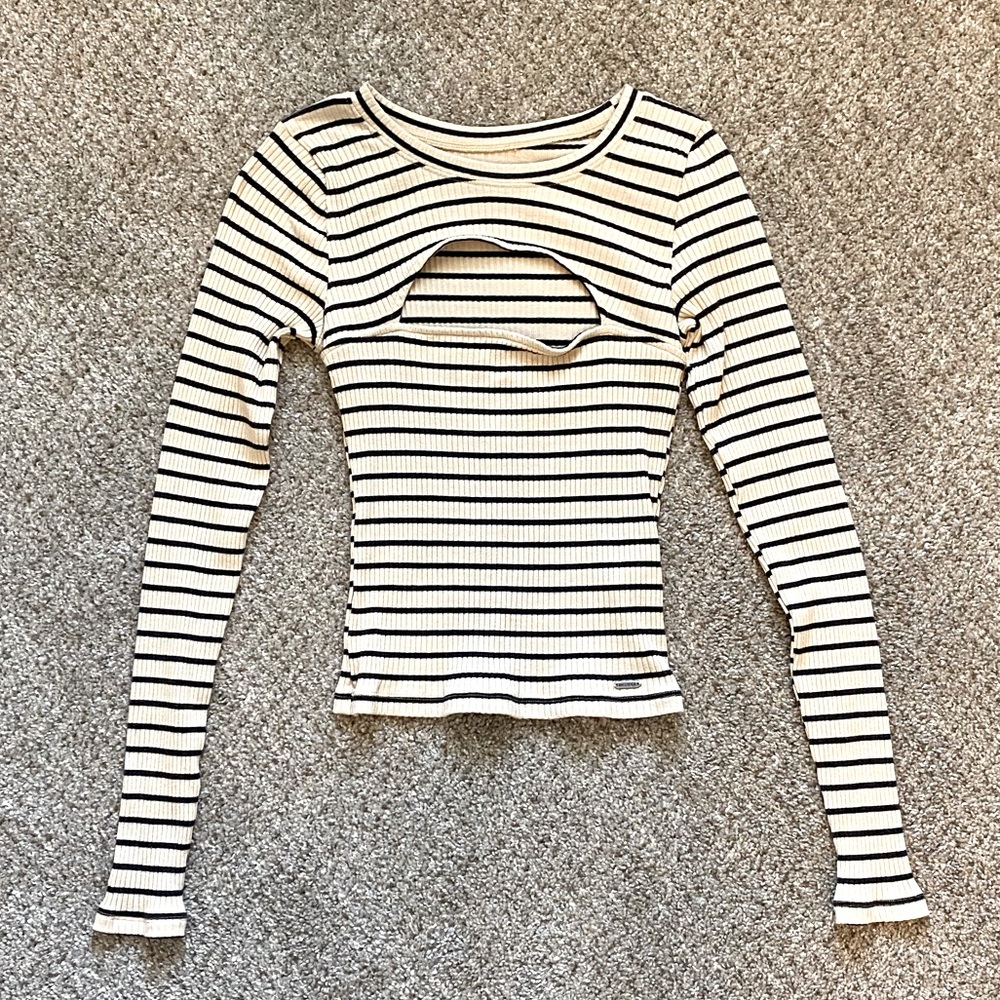 HOLLISTER cut out long sleeve